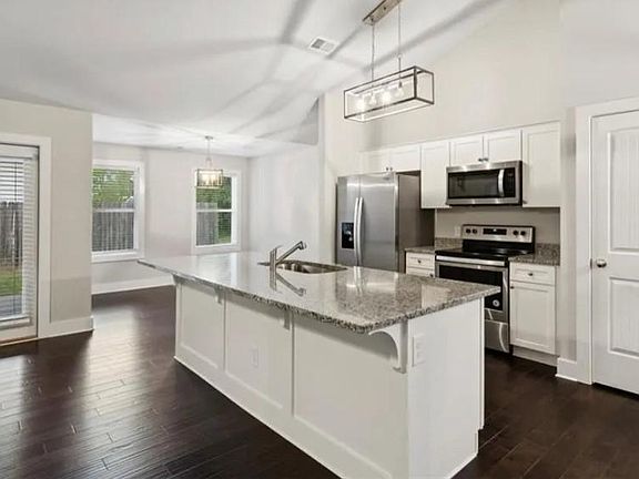 3rd image of 261 Brookwood Dr W