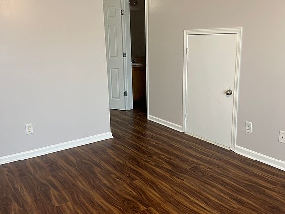 3rd image of 109 Creekside Dr NW #1