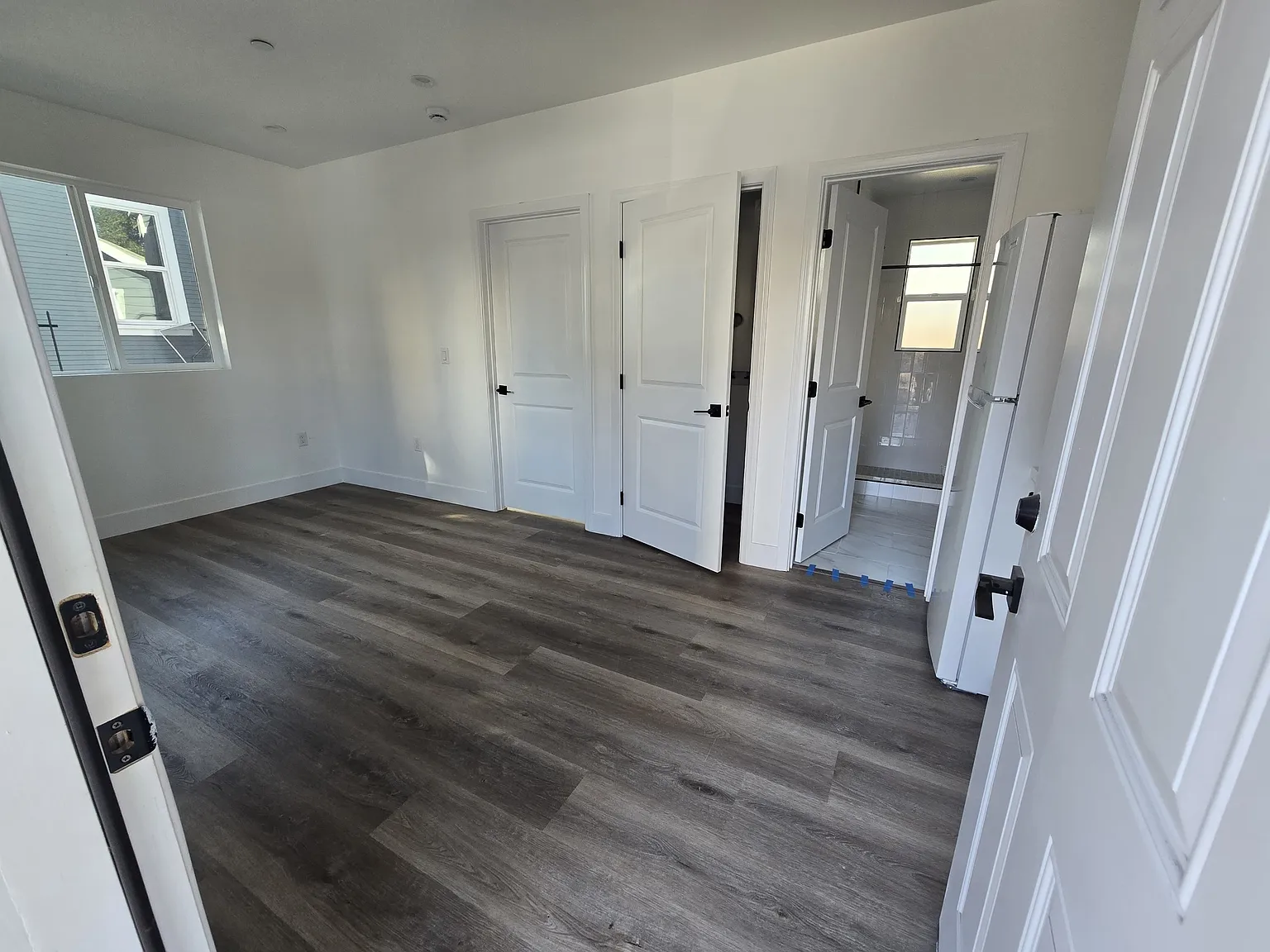 1291 East 40th Place - 4019... — Photo 2