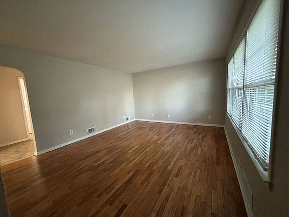 5th image of 405 Cline St