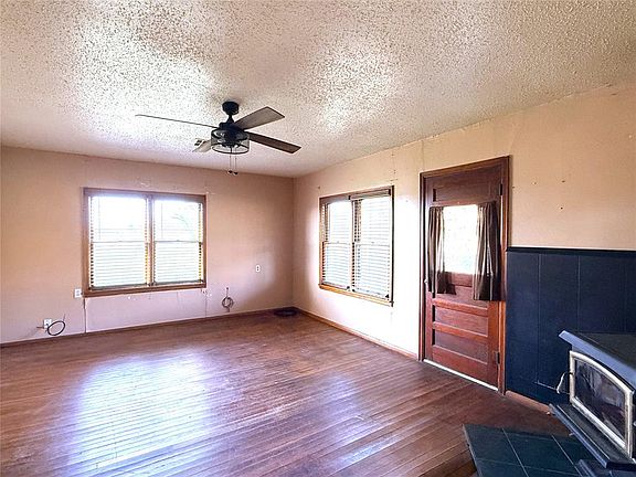 3rd image of 349030 E 820th Rd