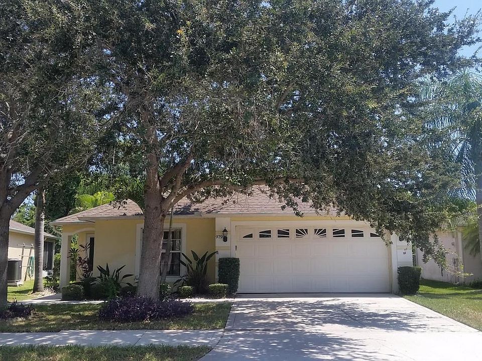 1st image of 979 Villa Dr