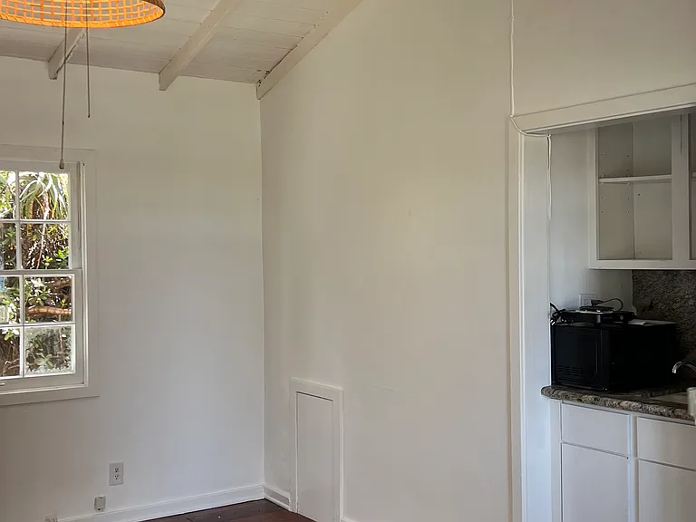 2200 S Coast Hwy #B — Photo 1