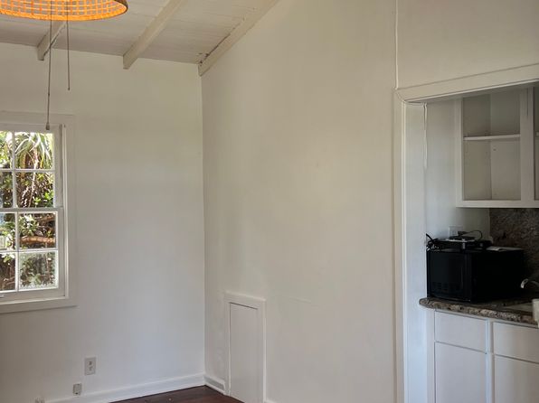2200 S Coast Hwy APT B