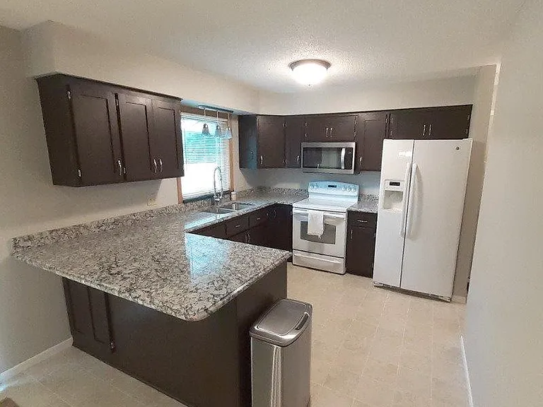 Kitchen (main level)