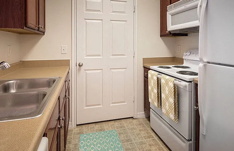 The Manor Homes of Arborwalk Apartments — Photo 27