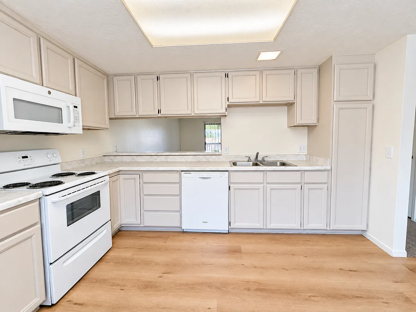 2 bed, 1.5 bath, 1364 sqft, $1,775 — Photo 4