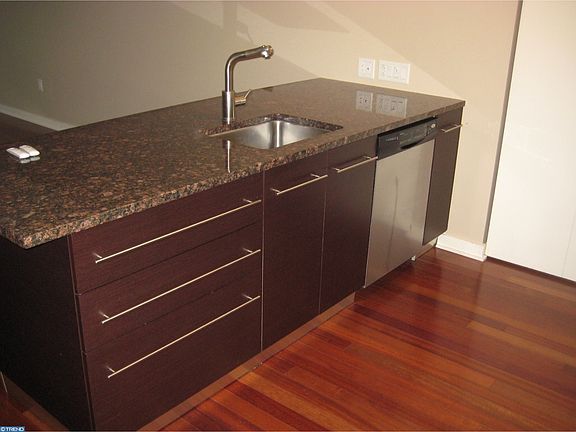 3rd image of 2101 Market St Unit 3305