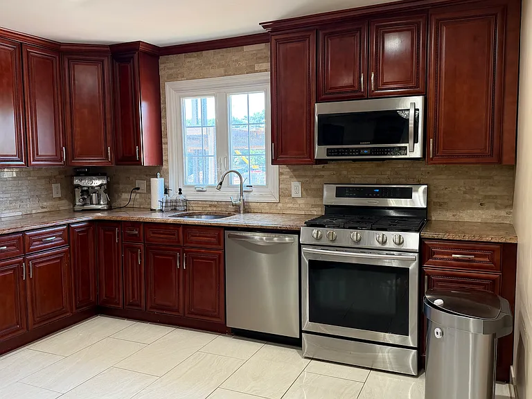 231 Sedore Ave #1 — Photo 7