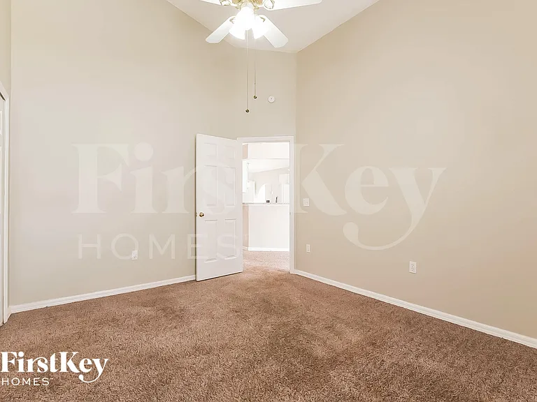 1033 Old Barn Rd — Photo 15