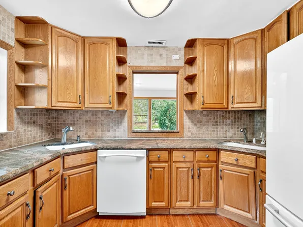 6015 Independence Avenue image 15 of 85