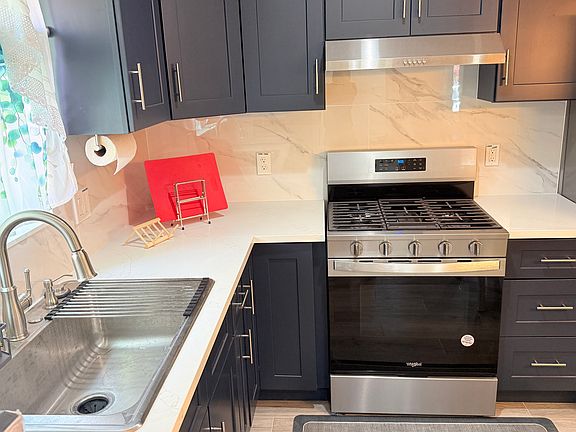 5th image of 610 Spruce St