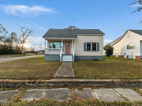 3rd image of 104 N 14th Ave