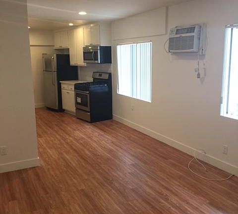 5th image of 3633 Empire Dr #2