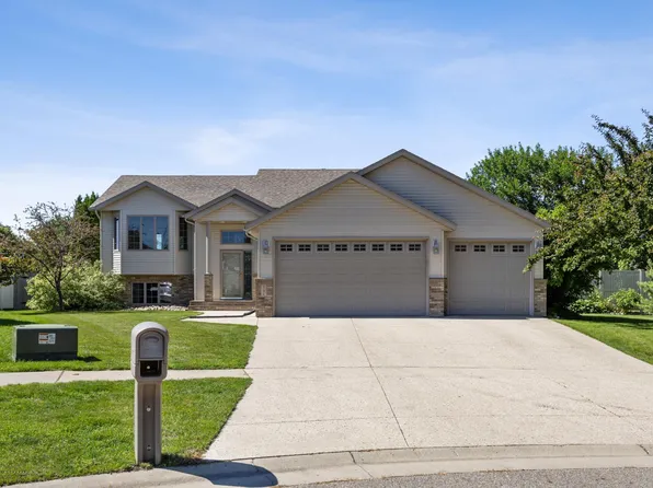 741 Wyndemere Dr, West Fargo, ND 58078