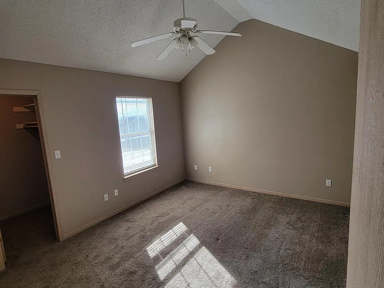 1279 NW Phelps Dr — Photo 20