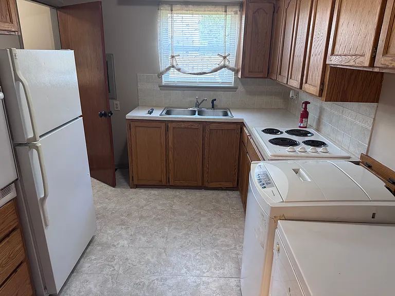 423 E 12th St #2 — Photo 6