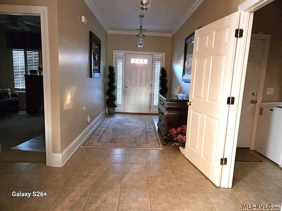 3rd image of 103 Savannah Cir N