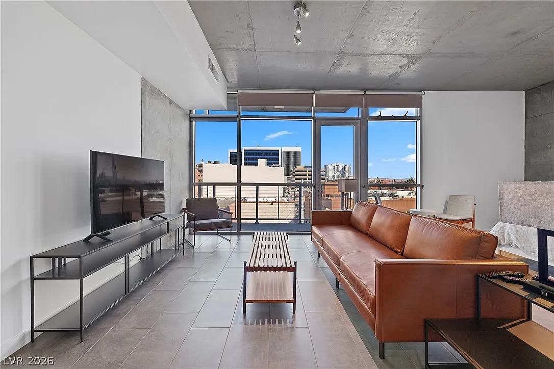 Studio, 1.0 bath, 884 sqft, $1,995 — Photo 2