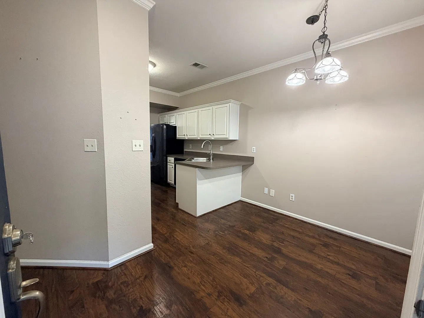 Spacious 3-Bedroom Townhome with Garage & Private Fenced Backyard — Photo 3