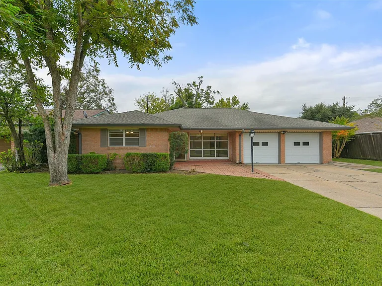 10515 Eddystone Dr — Photo 2