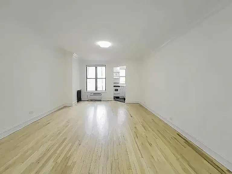 241 E 46th St #2-C — Photo 1