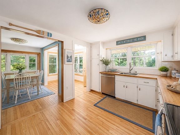 4th image of 13 Shore Ave