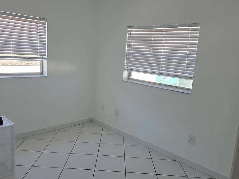 11455 SW 82nd Avenue Rd #GUEST HOUSE — Photo 5