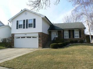1300 Salford Dr, Schaumburg, IL 60193