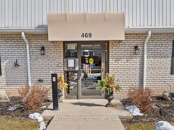 3rd image of 469 Claridge Rd #5