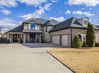 703 SE Yale St, Bentonville, AR 72712