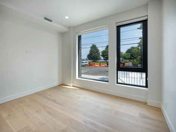 21-31 Shore Boulevard image 6 of 8