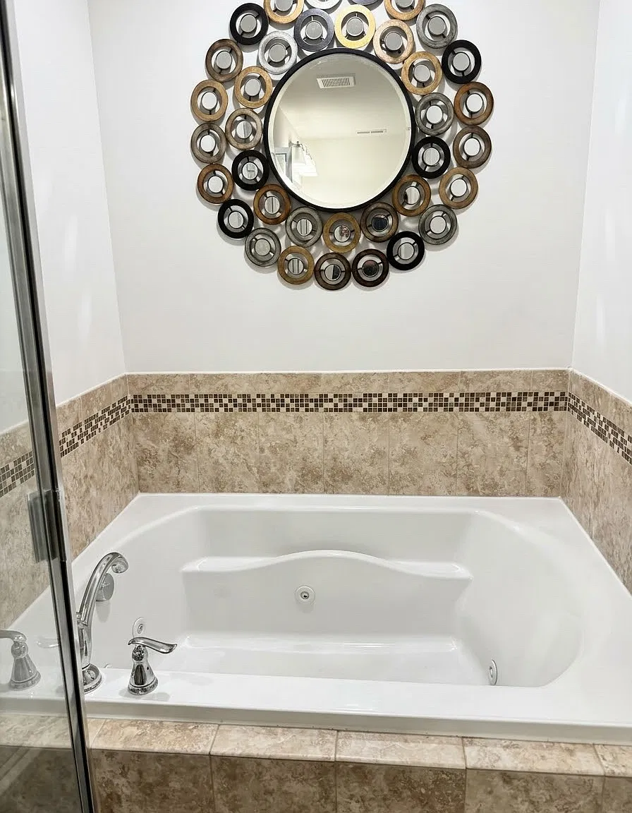 3 bed, 2.5 bath, 2484 sqft, $3,200 — Photo 4