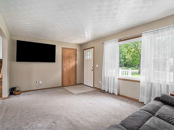 3rd image of 6261 Rs Ave E