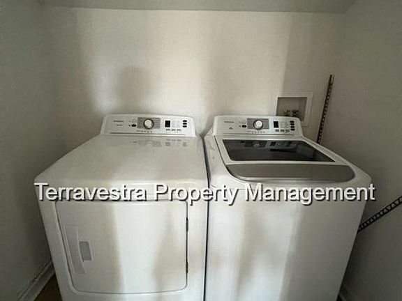 5th image of 122 E Mulberry St #2