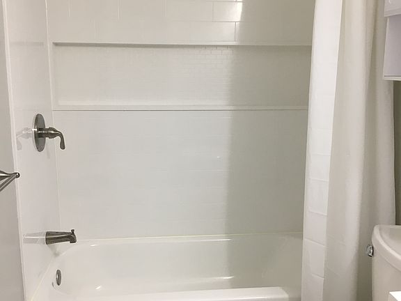 3rd image of 3832 Edinburgh Dr