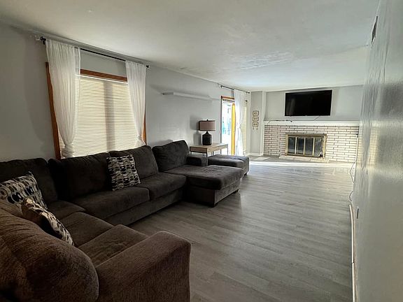 5th image of 27178 Wyatt Ave