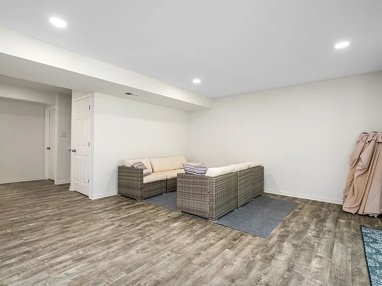 111 Pinevalley Dr — Photo 38
