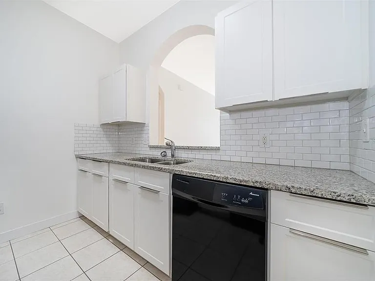 6166 Stevenson Dr #302 — Photo 8