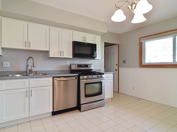 5th image of 402 Holly Dr