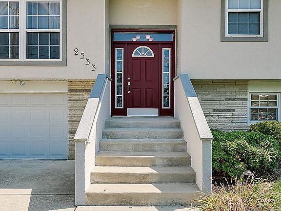 3rd image of 2533 Bartholomew Dr
