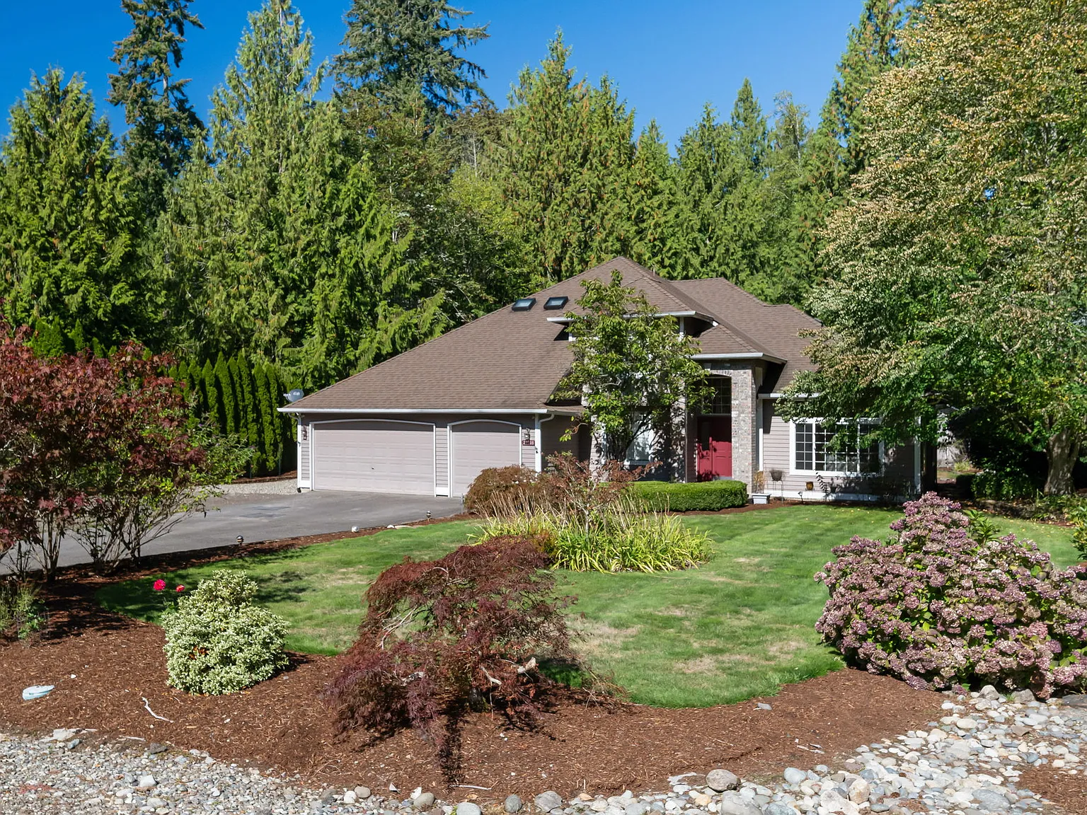 4 bed, 2.5 bath, 2590 sqft, $6,500 — Photo 4