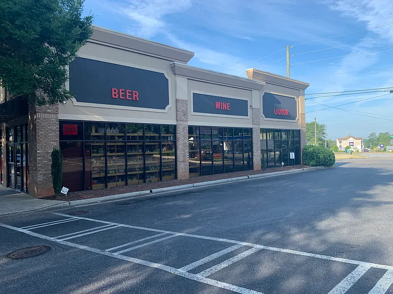 Shops and other restaurants are very accessible on S Milledge.