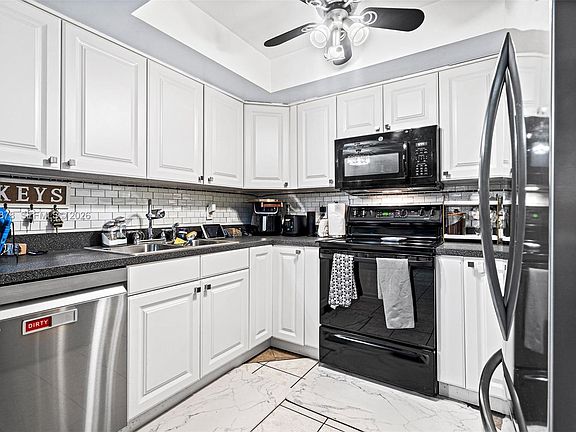3rd image of 6131 Seven Springs Blvd
