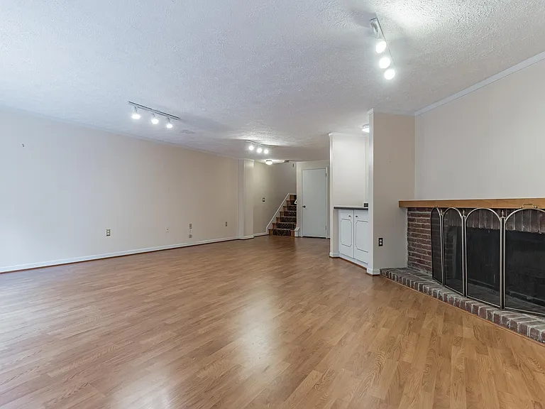 6031 Clerkenwell Ct — Photo 29