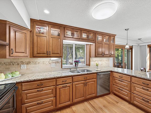 3rd image of 8100 Wynnwood Rd