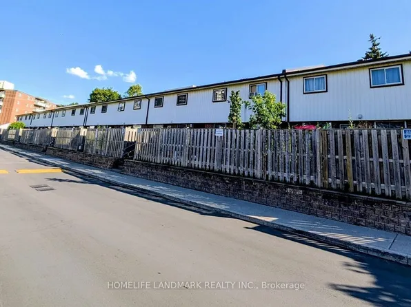 120 Nonquon Rd #15, Oshawa, ON L1G 7E6