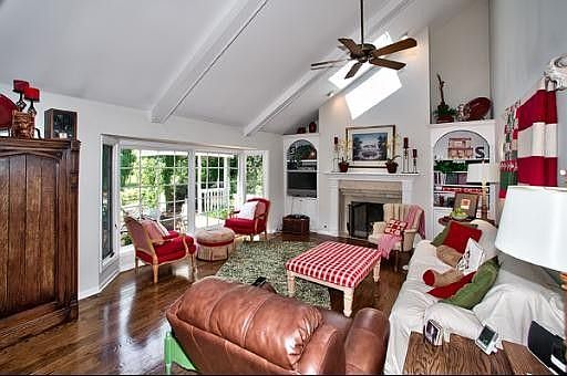 4th image of 5915 Giddings Ave