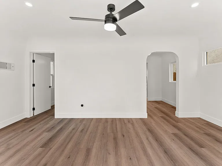 749-749.5 York Ct #749 YORK CT — Photo 6