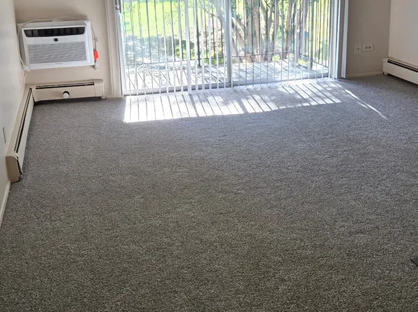 1471 N Winslowe Dr APT 203, Palatine, IL 60074